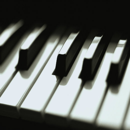 stockphoto_black_and_white_piano